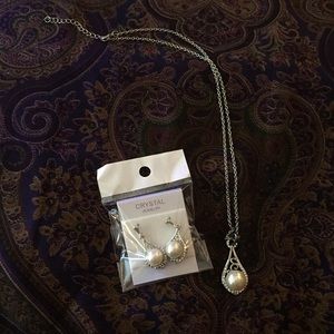 ✨3 for $10✨Pearl Earrings and Necklace Set